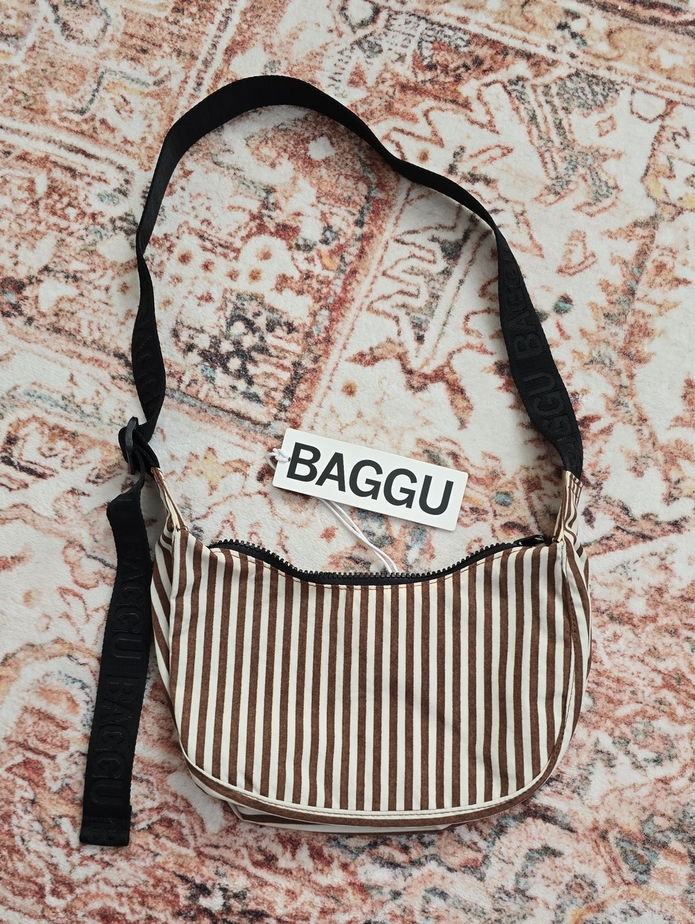 BAGGU Brown & White Striped Crossbody with Black Strap